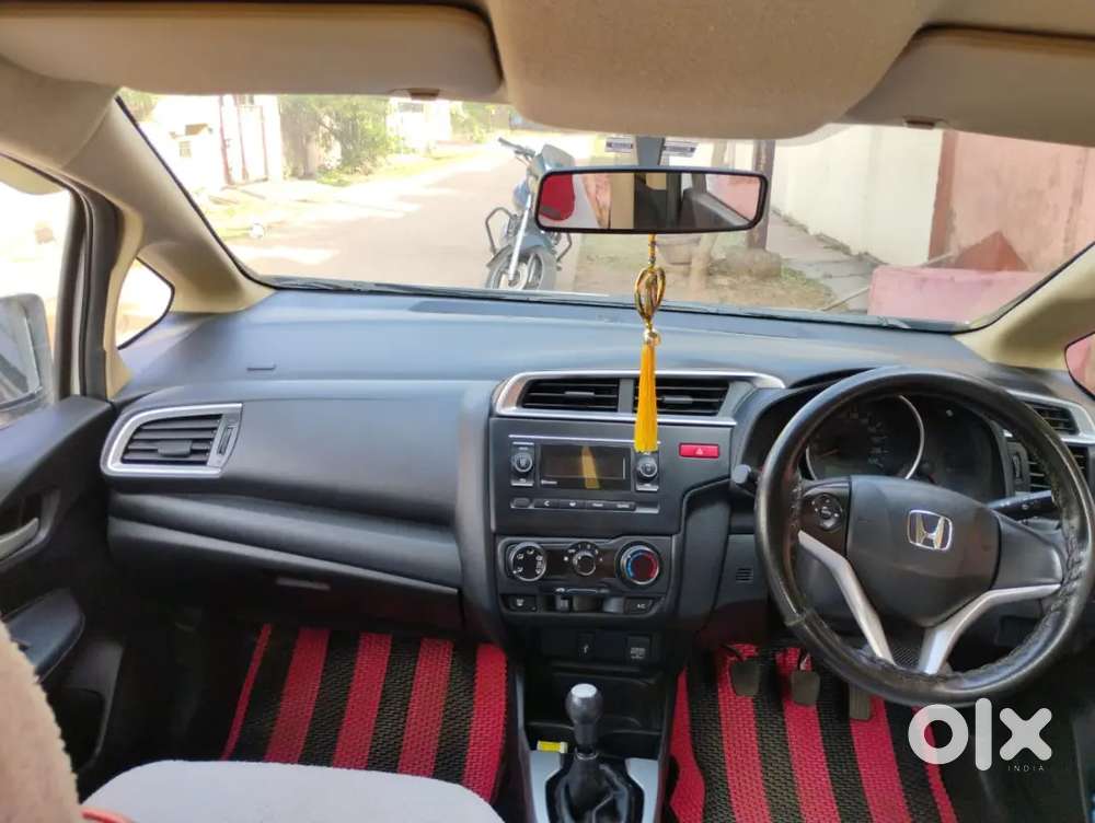 Honda Jazz 1.5 S 2015 28 Kmpl Mileage