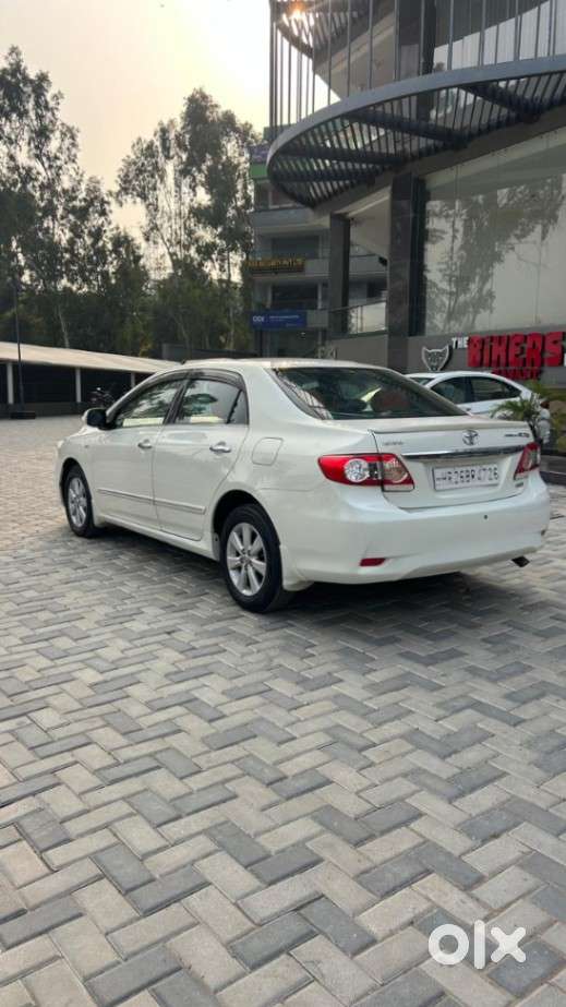 Toyota Corolla Altis 1.8 J, 2012, Petrol