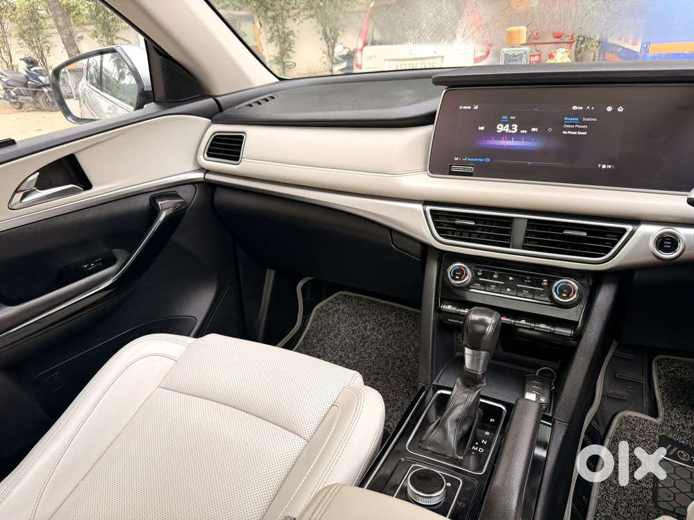 Mahindra Xuv700 2.0 Ax 7 Petrol At Str, 2022, Petrol