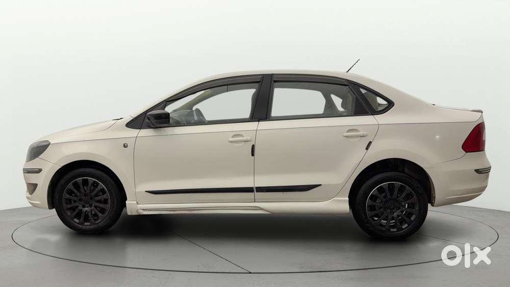 Skoda Rapid 1.6 Elegance Plus Mpi At, 2015, Petrol
