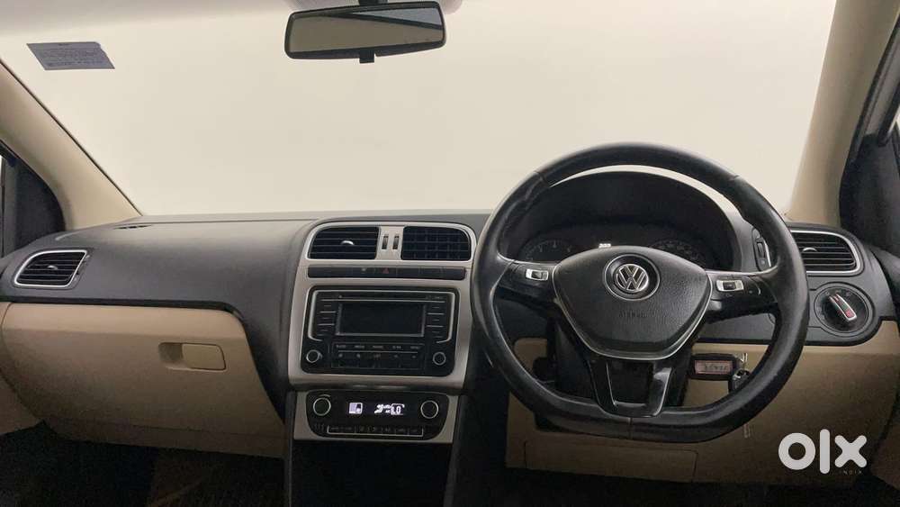 Volkswagen Polo Petrol Highline 1.2l, 2015, Petrol