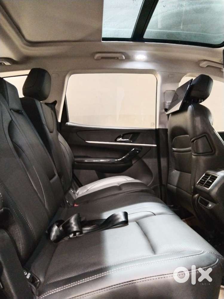 Mahindra Xuv700 2.0 Ax 7 Petrol At Luxury Pack Str, 2026, Petrol