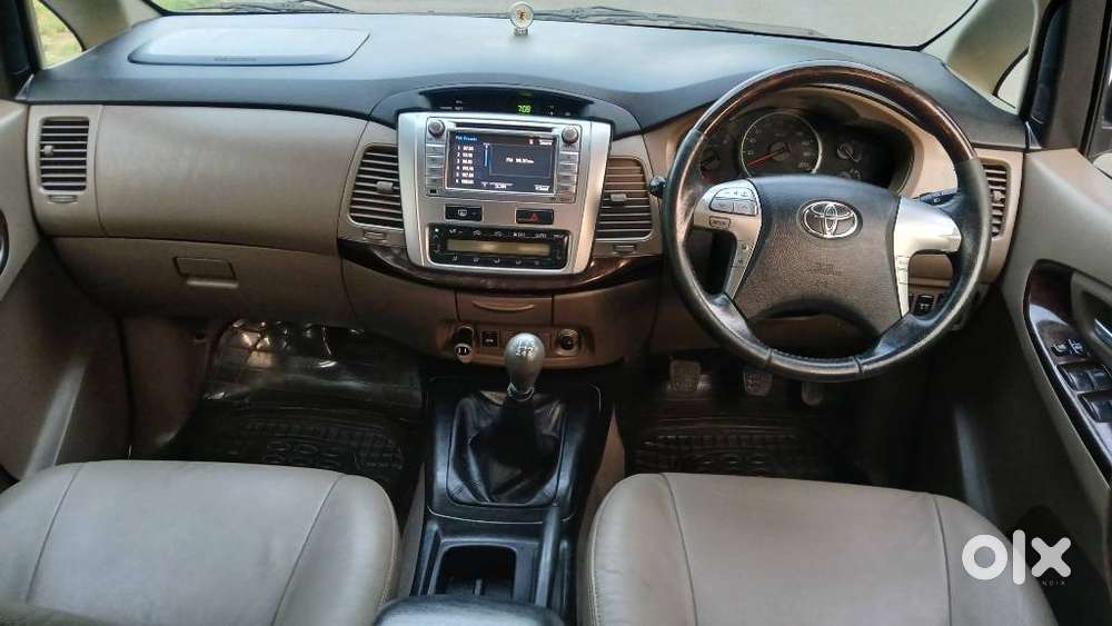 Toyota Innova 2.5 Z Diesel 7 Seater Bs Iv, 2015, Diesel
