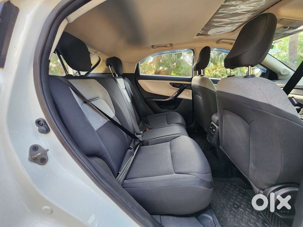 Tata Nexon Pure 1.2 S Revotron Petrol 6 Mt, 2025, Cng & Hybrids