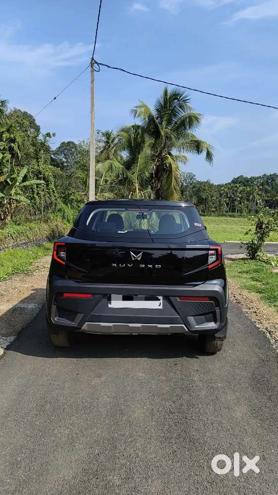 Mahindra Xuv 3xo Mx1 2024 Petrol Well Maintained