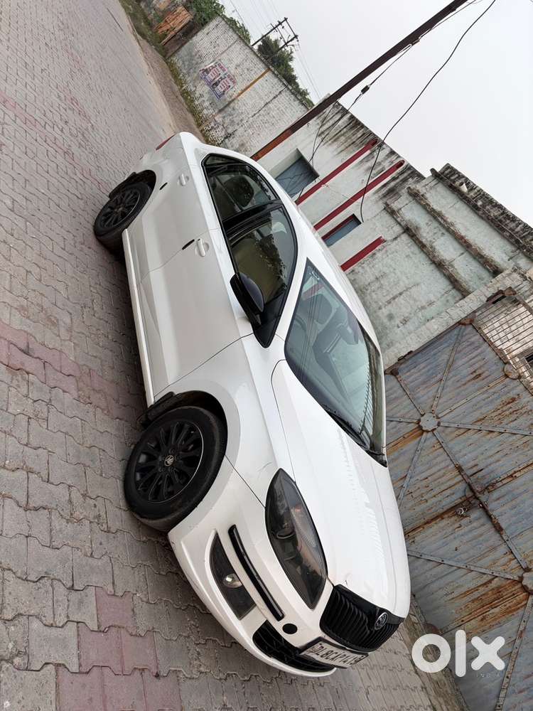 Skoda Rapid Petrol 2016