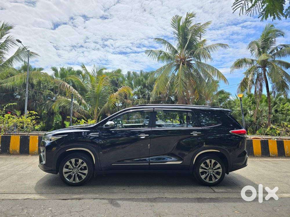 Toyota Innova Hycross 2.0 Zx (o) Hybrid 7 Str, 2025, Petrol