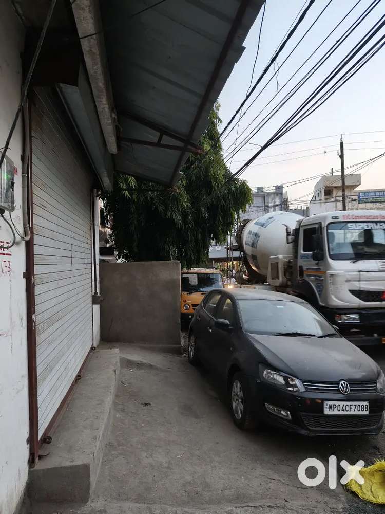 ON RENT.   Prime Location, on main road,
