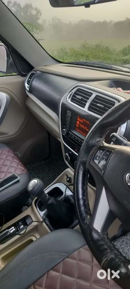 Mahindra Tuv 300 2017 Top Modal