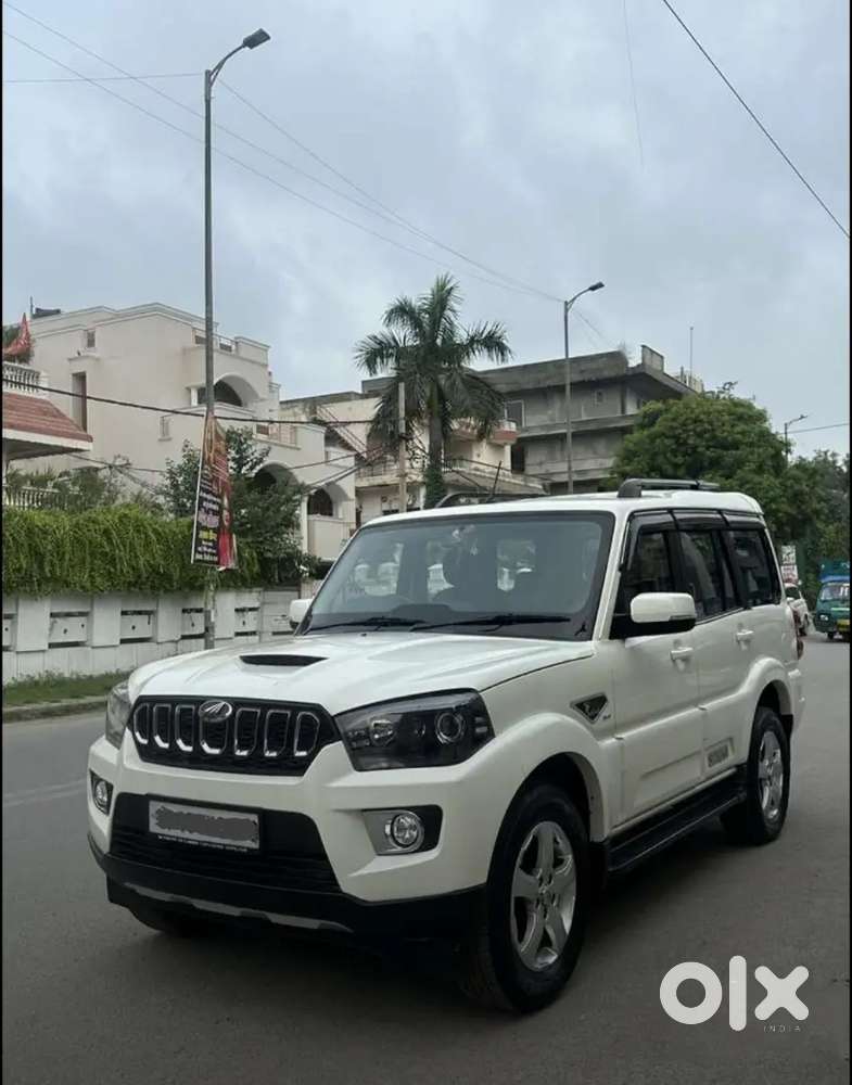 Mahindra Scorpio S11