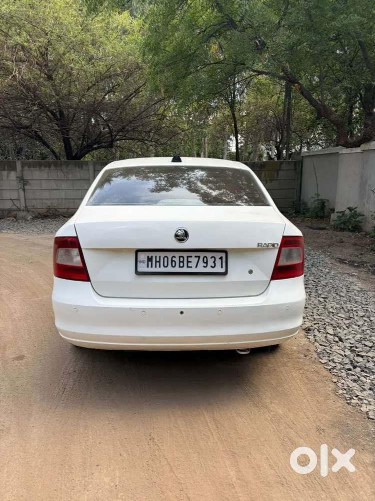 Skoda Rapid Elegance 2014 Diesel Car Well Maintained