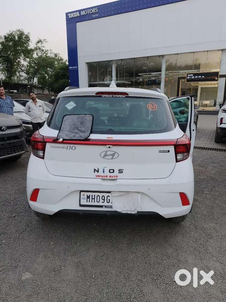 Ac , Power Steering, Power Window, White Colour,