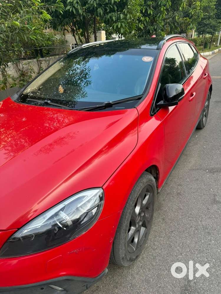 Volvo V40 Cross Country 2013 Well Maintained