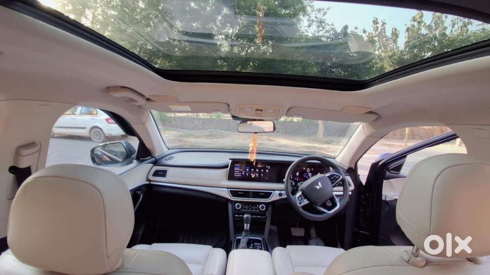 Mahindra Xuv700 Ax7 Luxury Pack Awd, 2021, Petrol