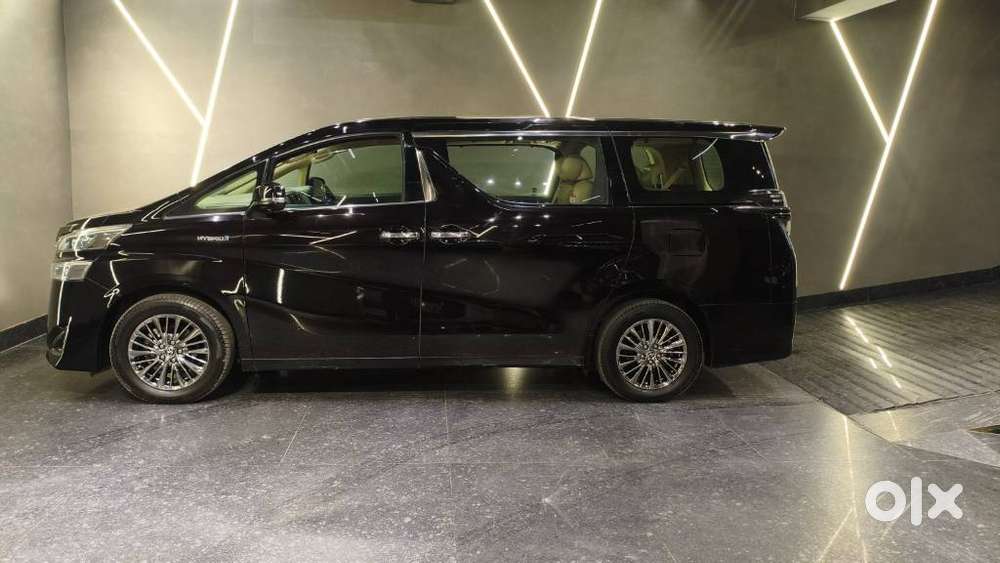 Toyota Vellfire 2.5 Executive Lounge, 2022, Petrol