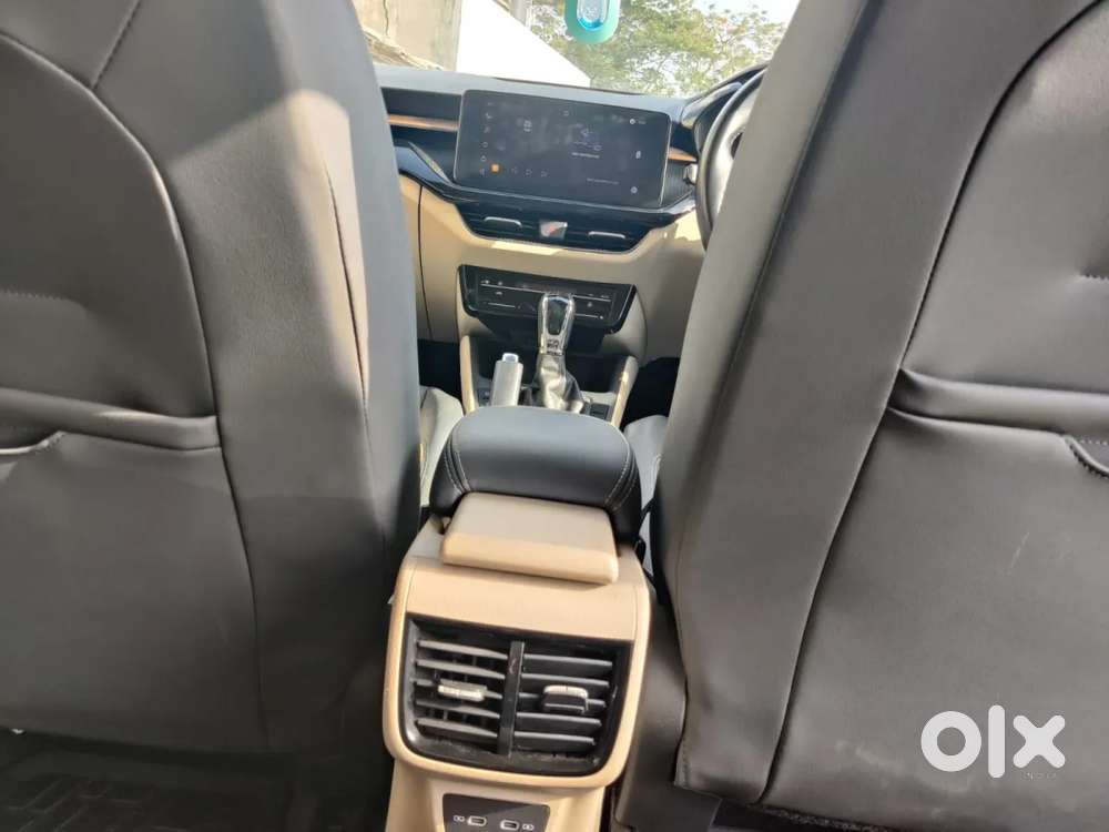 Skoda Slavia Style 1.0l Tsi At, 2023, Petrol