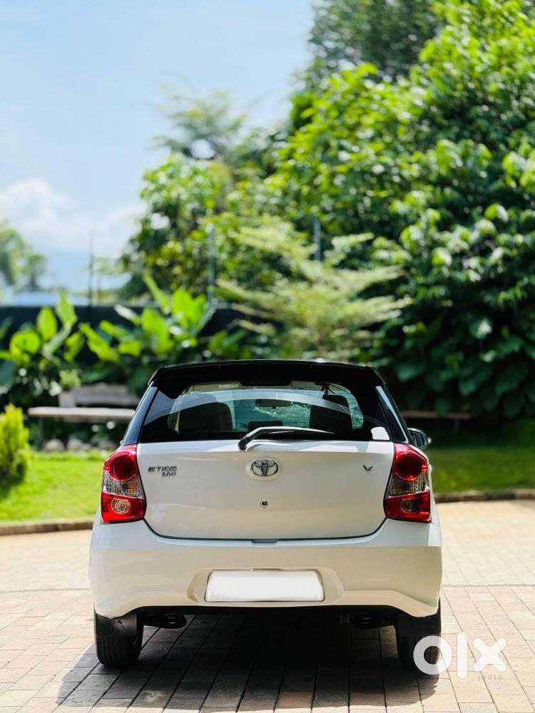 Toyota Etios Liva 1.2 V Dual Tone, 2019, Petrol