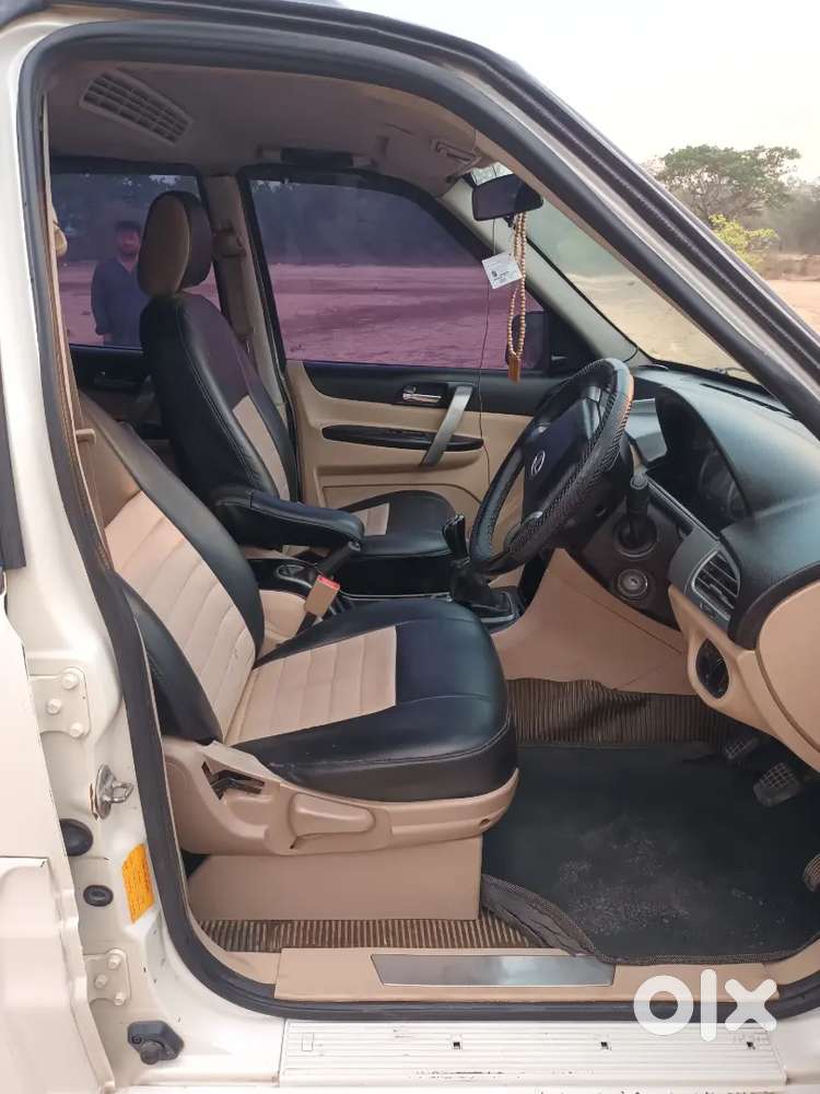 Tata Safari Storme 2013