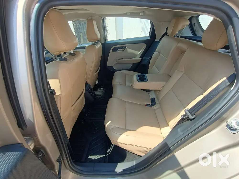 Tata Altroz Accomplished S Petrol Mt (top Model) 2025