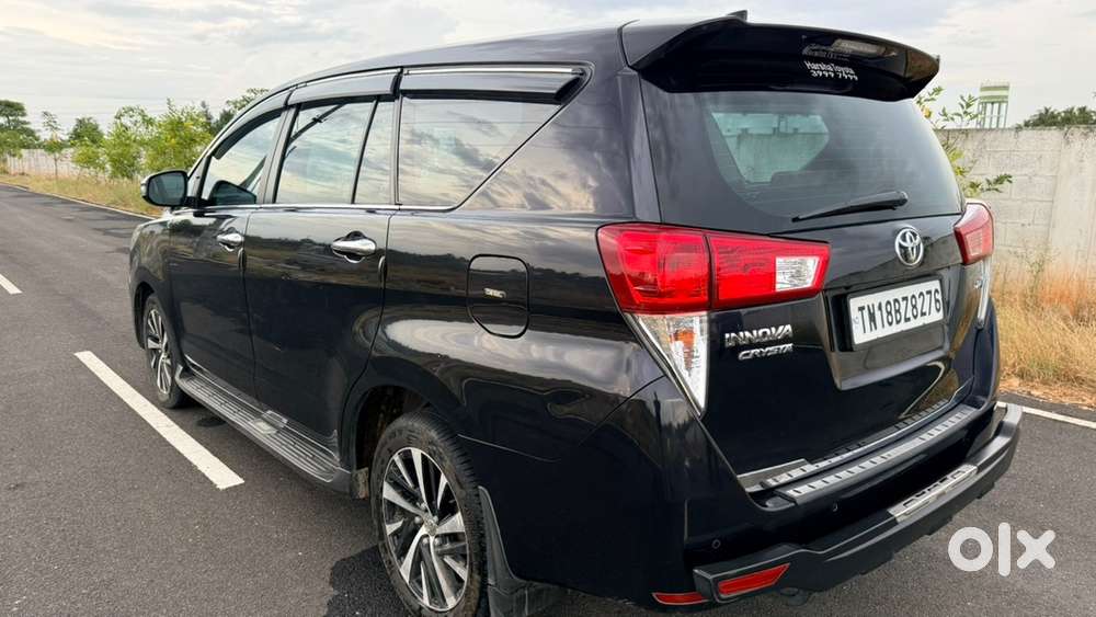 Toyota Innova Crysta 2.4 Z Automatic &ndash; 2022 | Sparkling Black Pearl