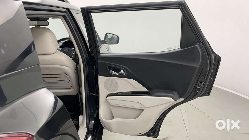 Mahindra Xuv300 W8 Option, 2022, Petrol