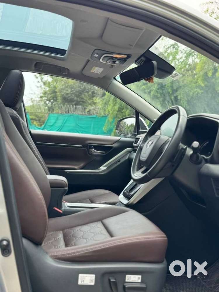Toyota Innova Hycross 2.0 Zx Hybrid 7 Str, 2025, Electric