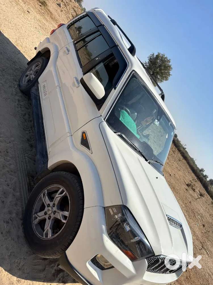 Mahindra Scorpio S10