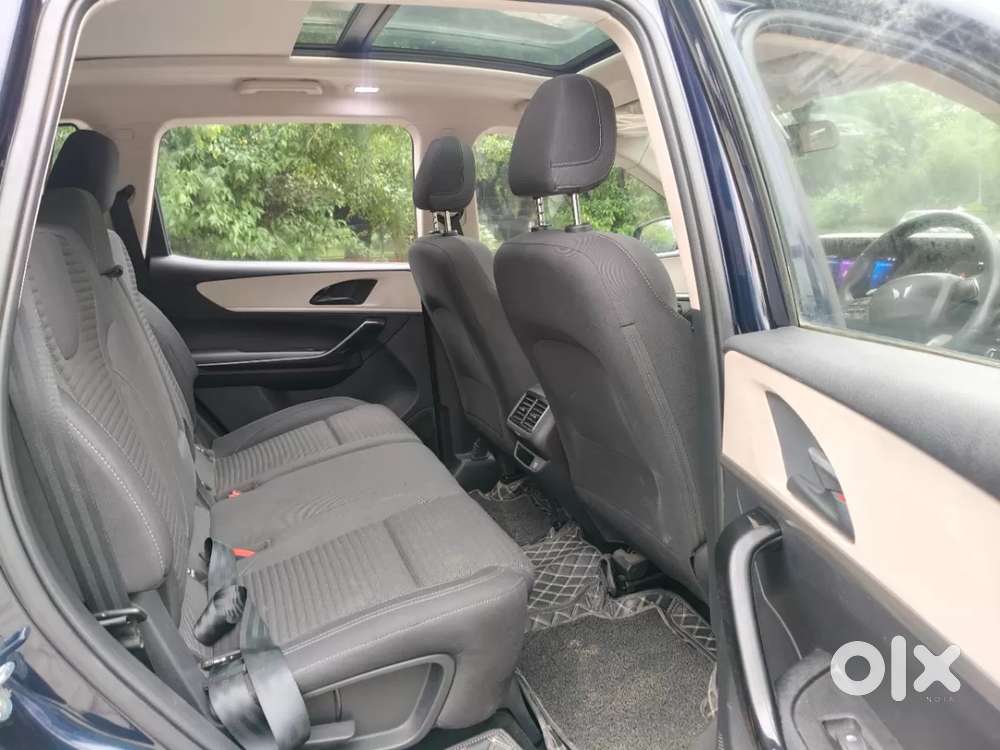 Mahindra Xuv700 2.0 Ax 5 Petrol Mt 7 Str, 2021, Petrol