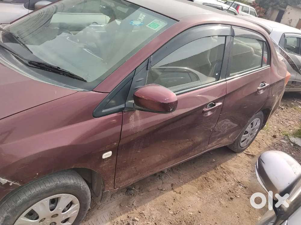Good Condition Car Hi Abe Pore 2.5 Sal Se Upr Ka Time Hi Gadi Me