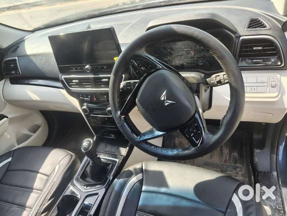 Mahindra Xuv 3xo Ax5 Pm Mt, 2025, Petrol