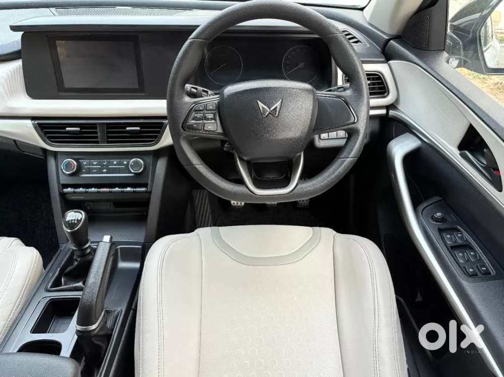 Mahindra Xuv700 2.0 Ax 5 Petrol At Str, 2022, Petrol