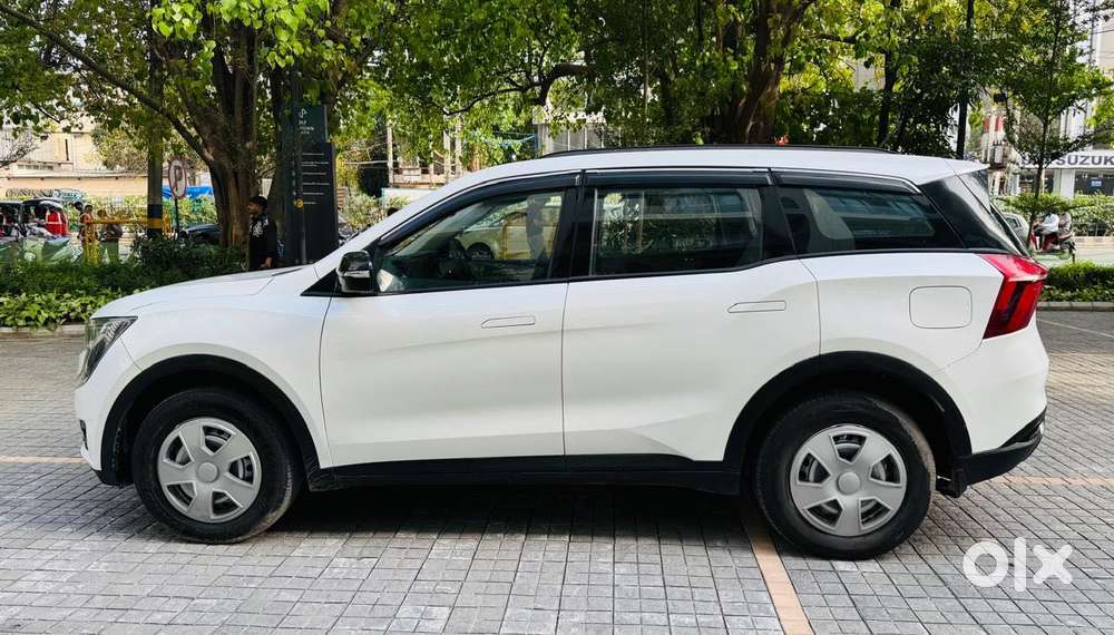 Mahindra Xuv700 2.2 Mx Diesel Mt 5 Str, 2023, Diesel