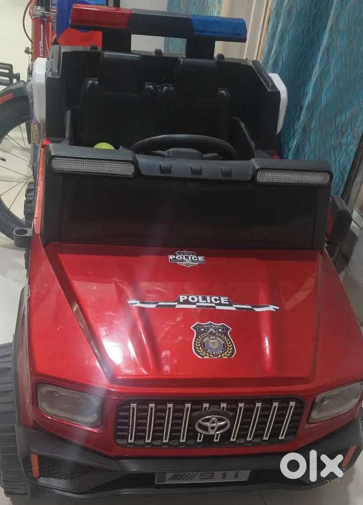 Selling a POLICE kid car very rarely used