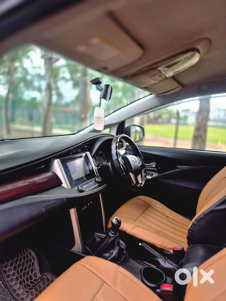Toyota Innova Crysta 2.4 V 8 Str, 2017, Diesel