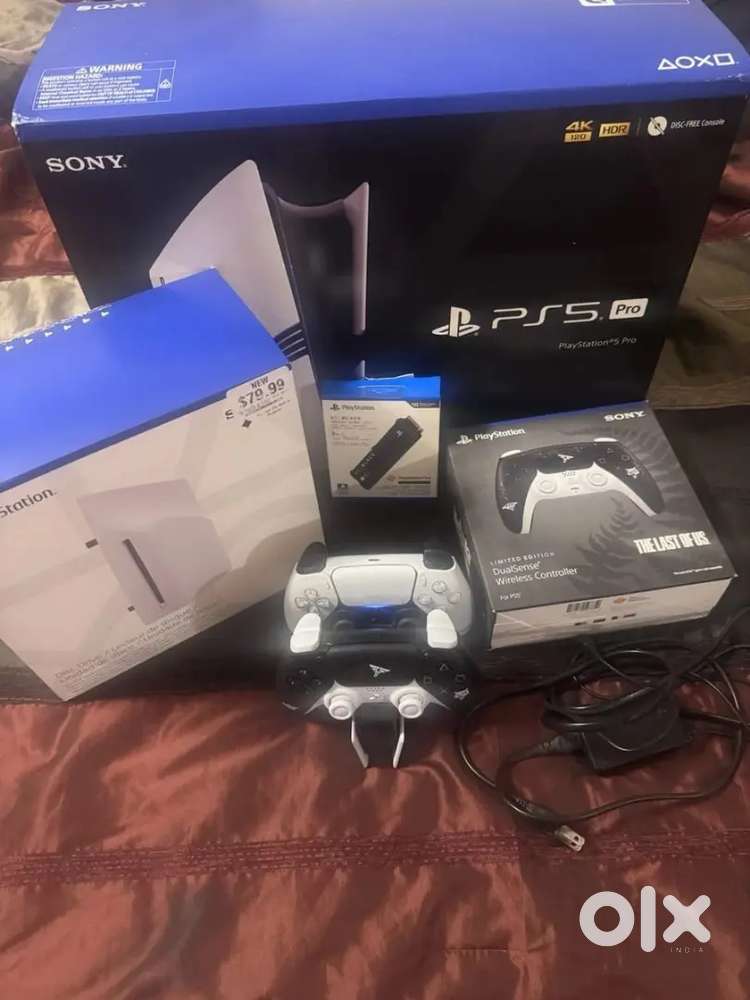 Sony PlayStation 5 Pro Bundle Disc Drive 8TB SSD