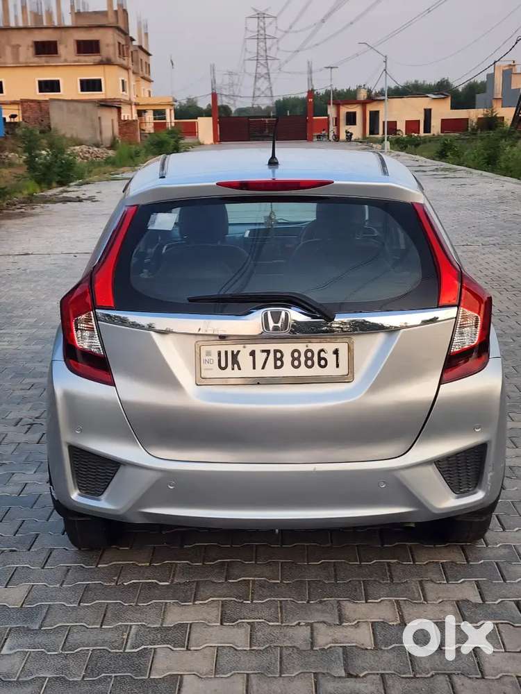 Honda Jazz V 
Power Windows 
Power Steering 
Power Break