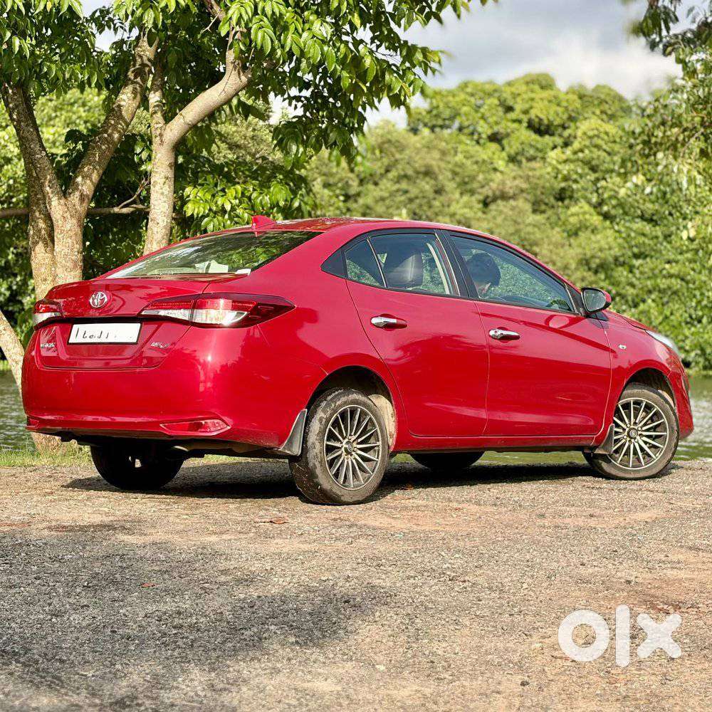 Toyota Yaris J Cvt, 2018, Petrol