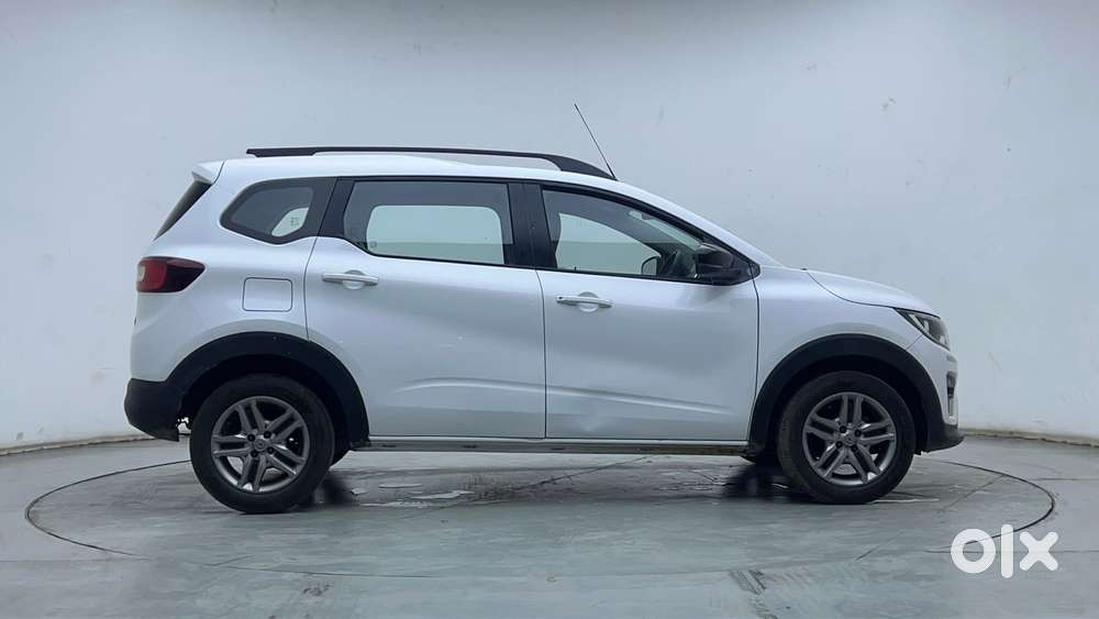 Renault Triber Rxz, 2022, Petrol