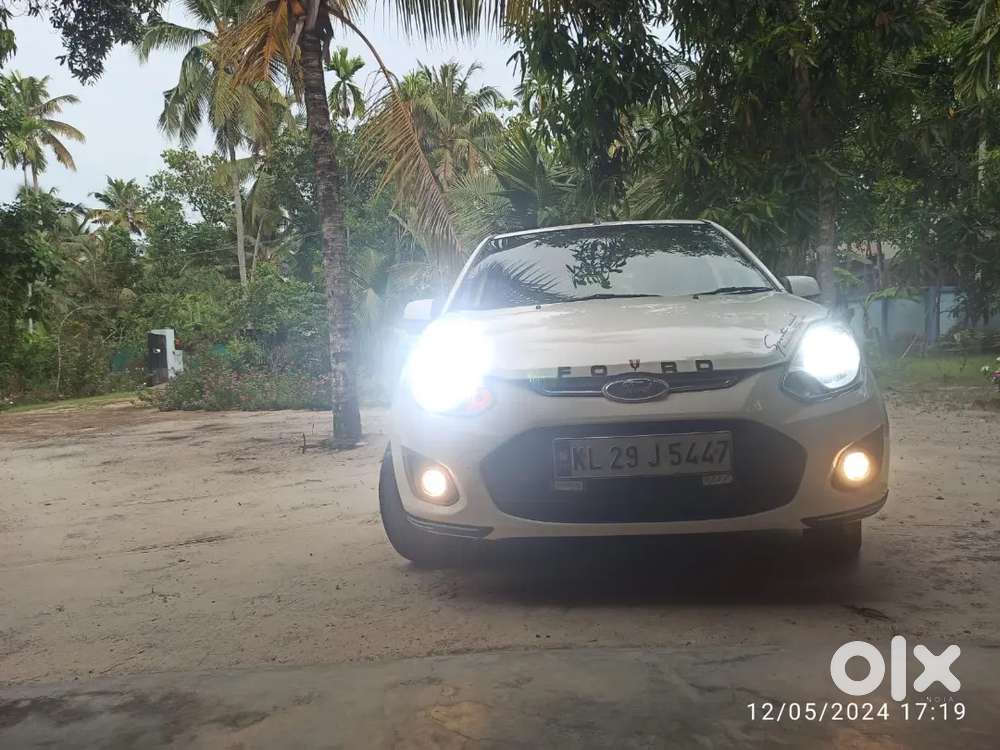 Ford Figo Titanium Petrol 2015