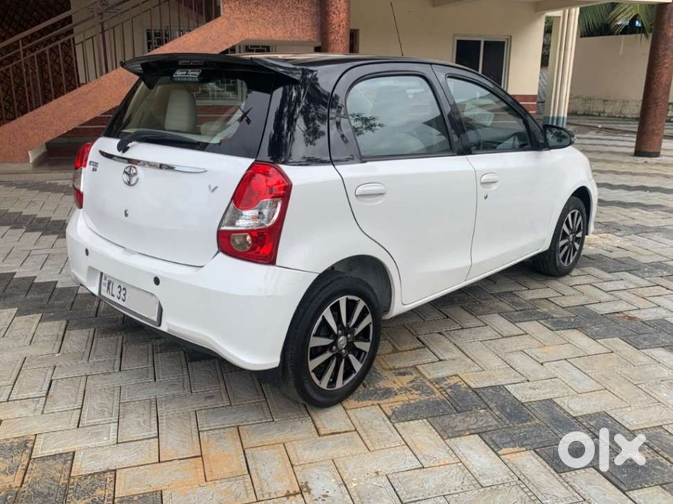 Toyota Etios Liva V Dual Tone, 2019, Petrol