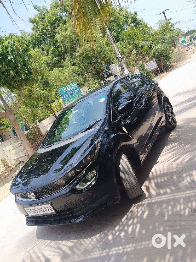 Tata Altroz 1.2 Xza Plus Dark Edition Dct, 2022, Petrol