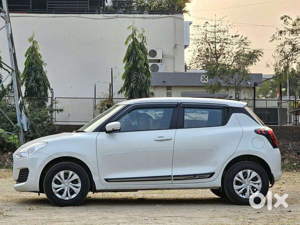 Maruti Suzuki Swift Vxi + Manual, 2022, Petrol
