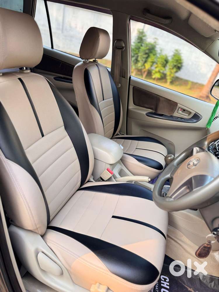 Toyota Innova 2.5 G (diesel) 8 Seater Bs Iv, 2014, Diesel