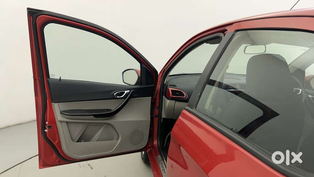 Tata Tiago Xza, 2017, Petrol