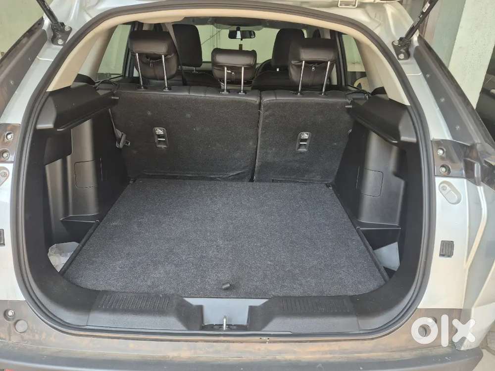 Maruti Suzuki Victoris Petrol 2025