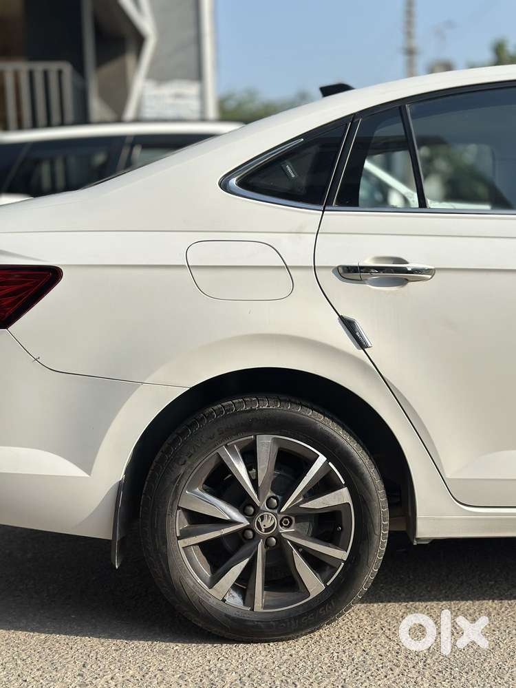 Skoda Slavia, 2023, Petrol