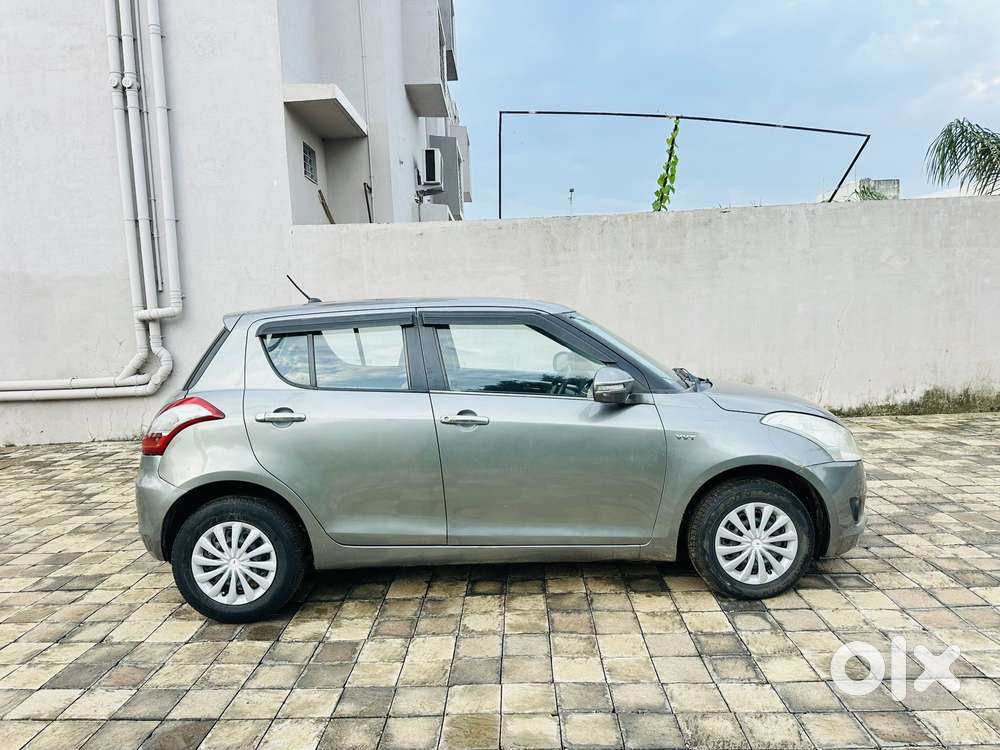 Maruti Suzuki Swift Vxi + Manual, 2012, Petrol