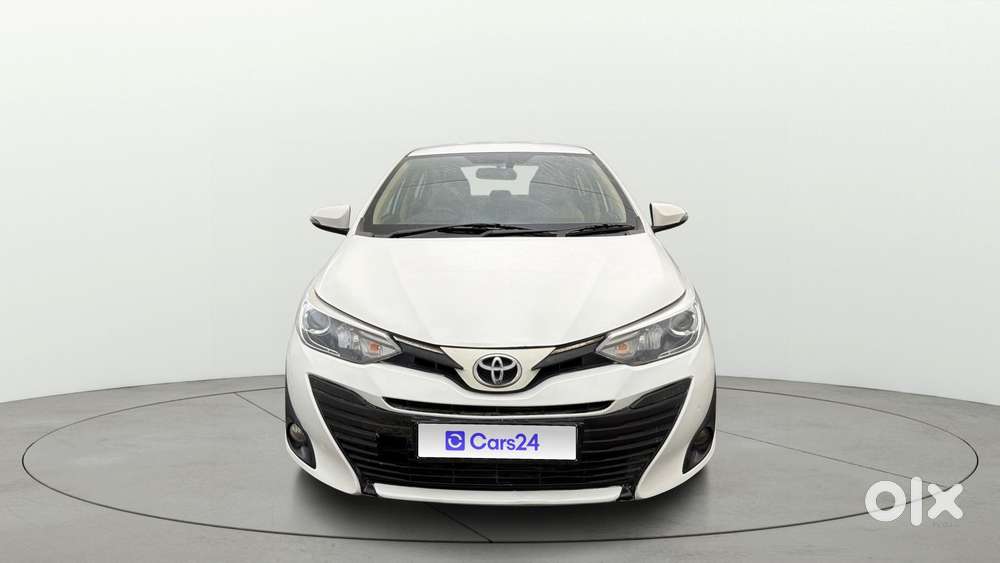 Toyota Yaris V Cvt, 2018, Petrol