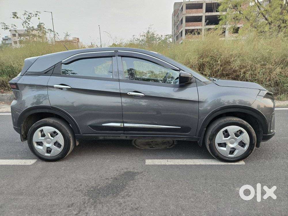 Tata Nexon 1.2 Revotron Xma Amt (s), 2025, Petrol