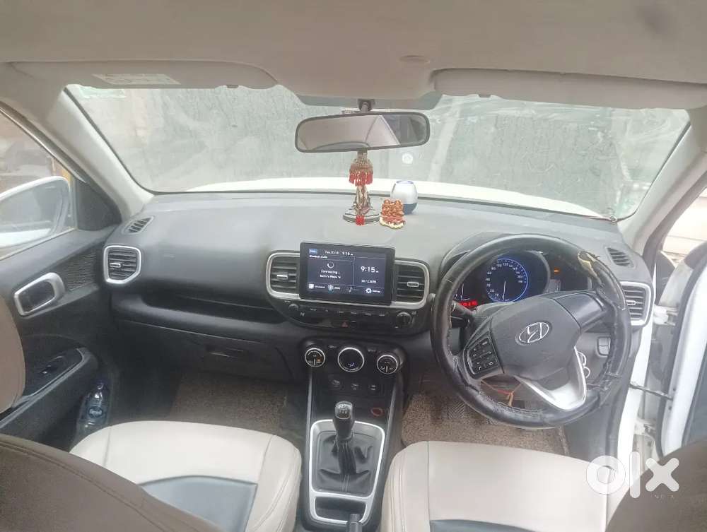 Hyundai Venue 2021 Petrol 24000 Km Driven